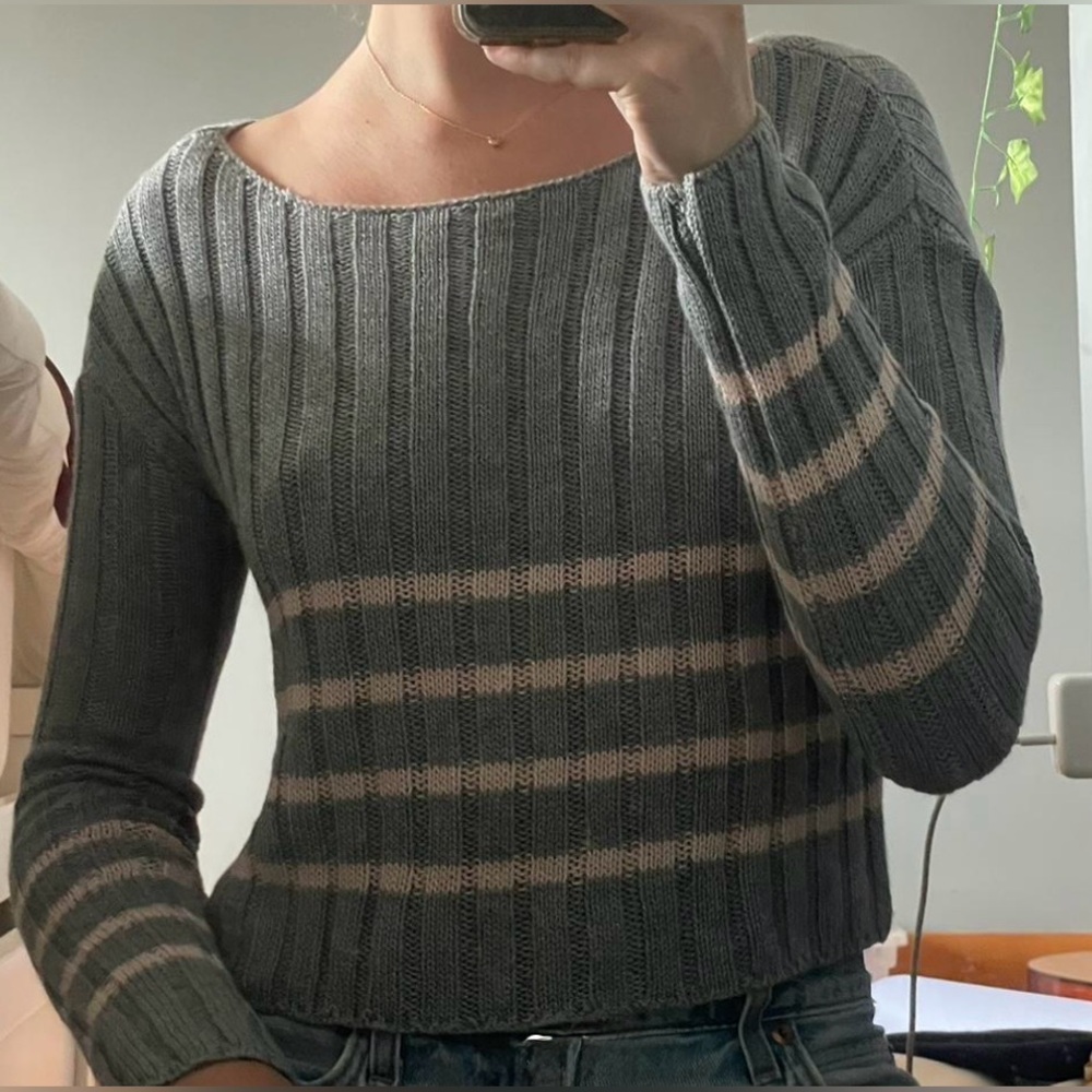 3/$15. Bundle sale! Garage, Boat neck Gray w/Pink Stripes cropped sweater. Sz XS